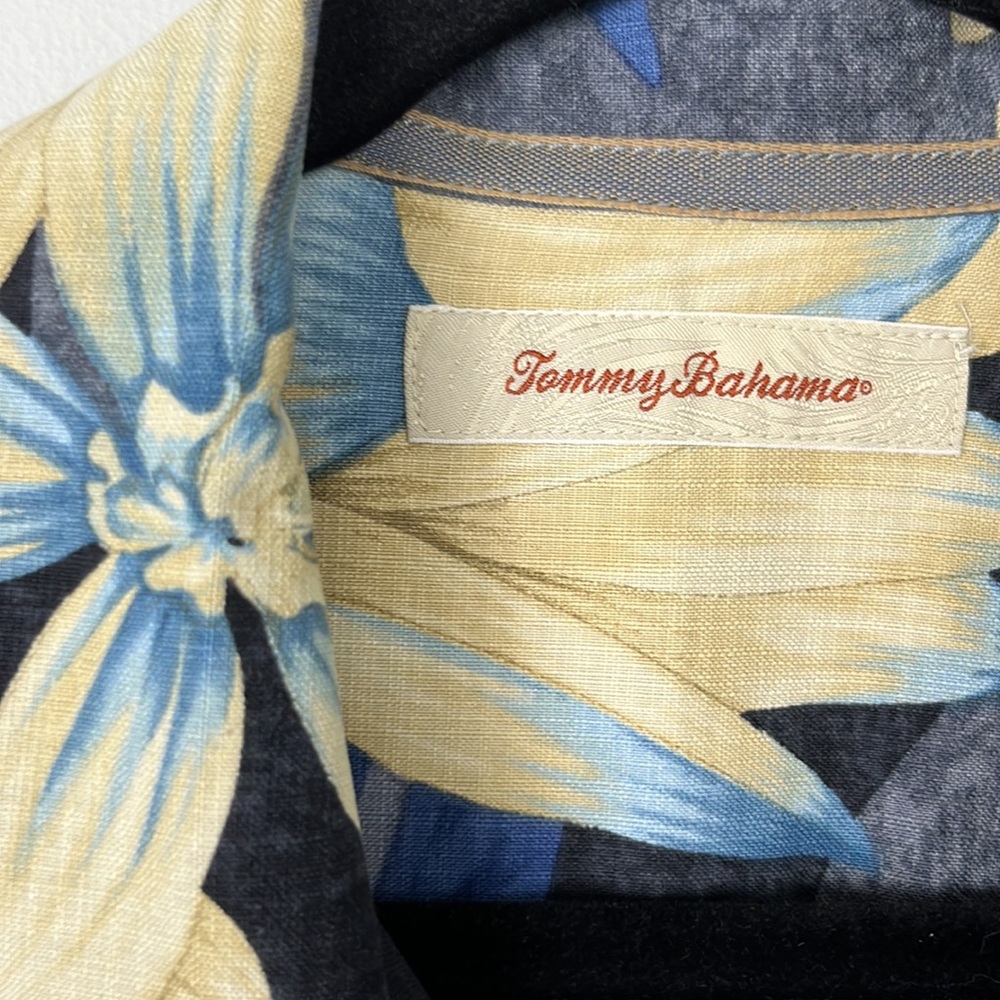 TOMMY BAHAMA Button down dress shirt  100% silk  size L - Picture 2 of 6